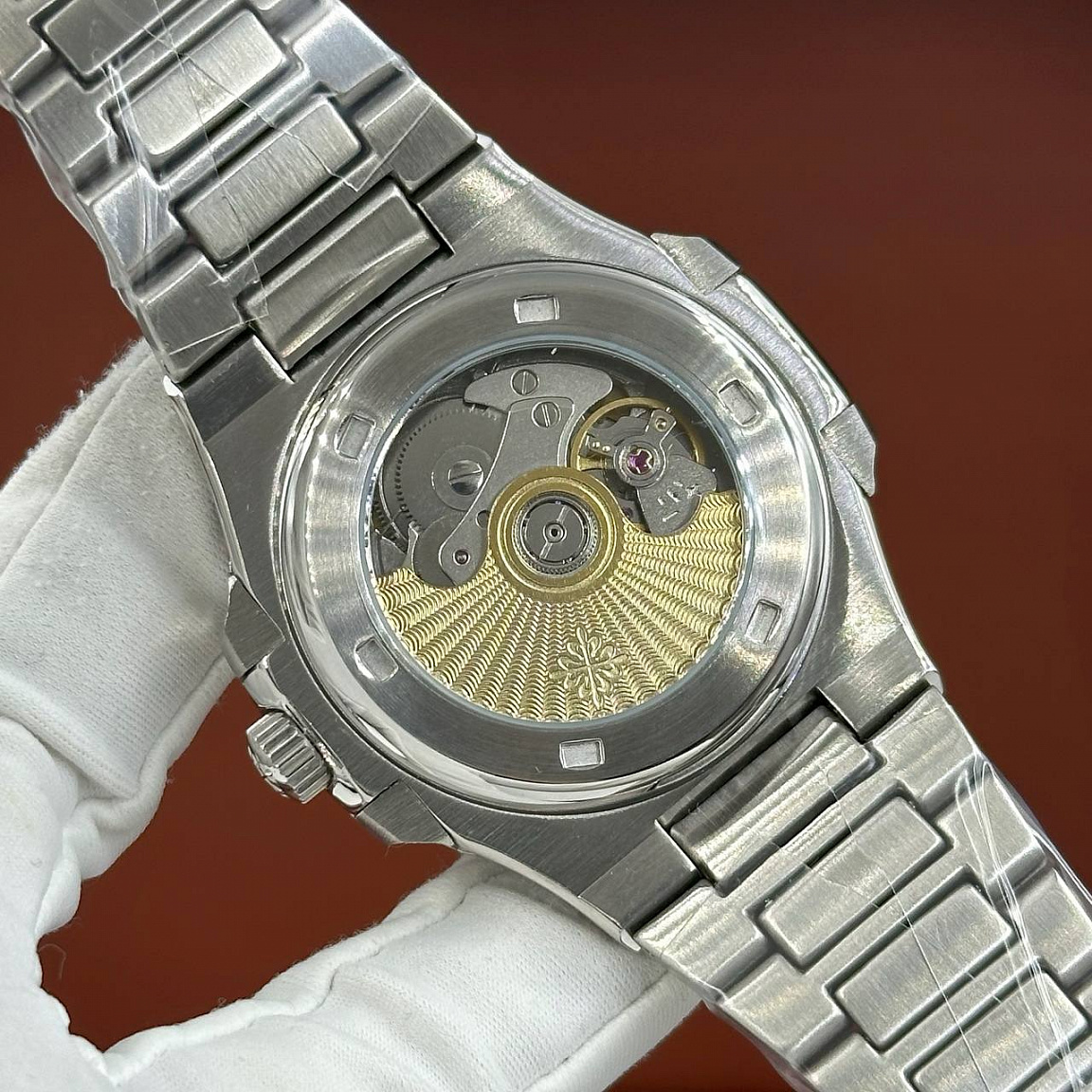 Популярные часы Patek Philippe - Nautilus Annual Calendar