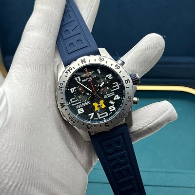 Премиальные часы Breitling Endurance Pro University of Michigan 43 мм