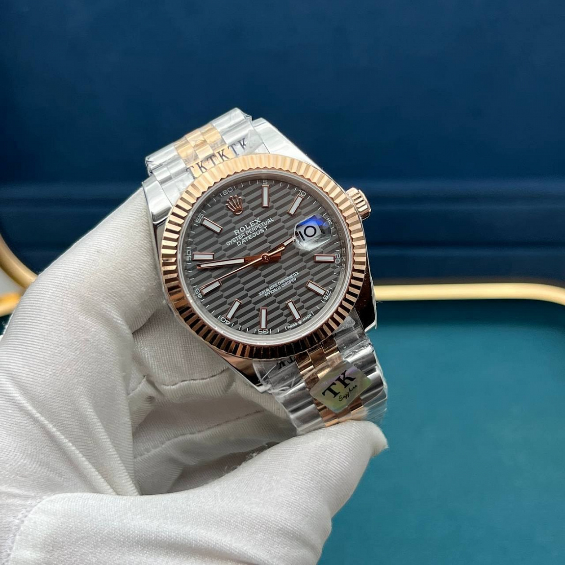 Rolex Oyster Perpetual Datejust 41 с рельефным серым циферблатом, сапфировым стеклом и браслетом Oyster из стали 316L