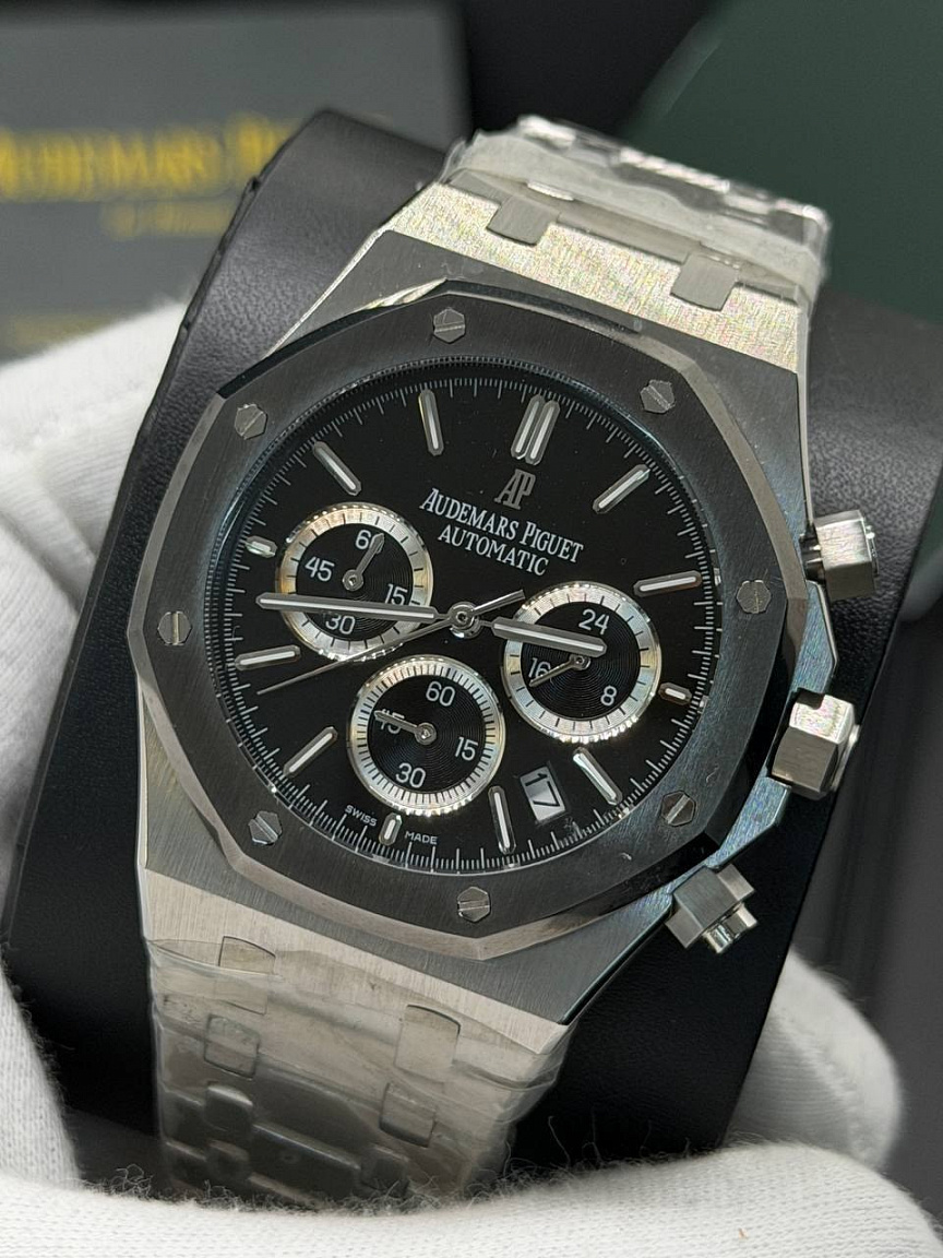 Audemars Piguet Royal Oak Chronograph: чёрный циферблат, Стекло сапфировое и браслет из стали 316L, диаметр 41 мм