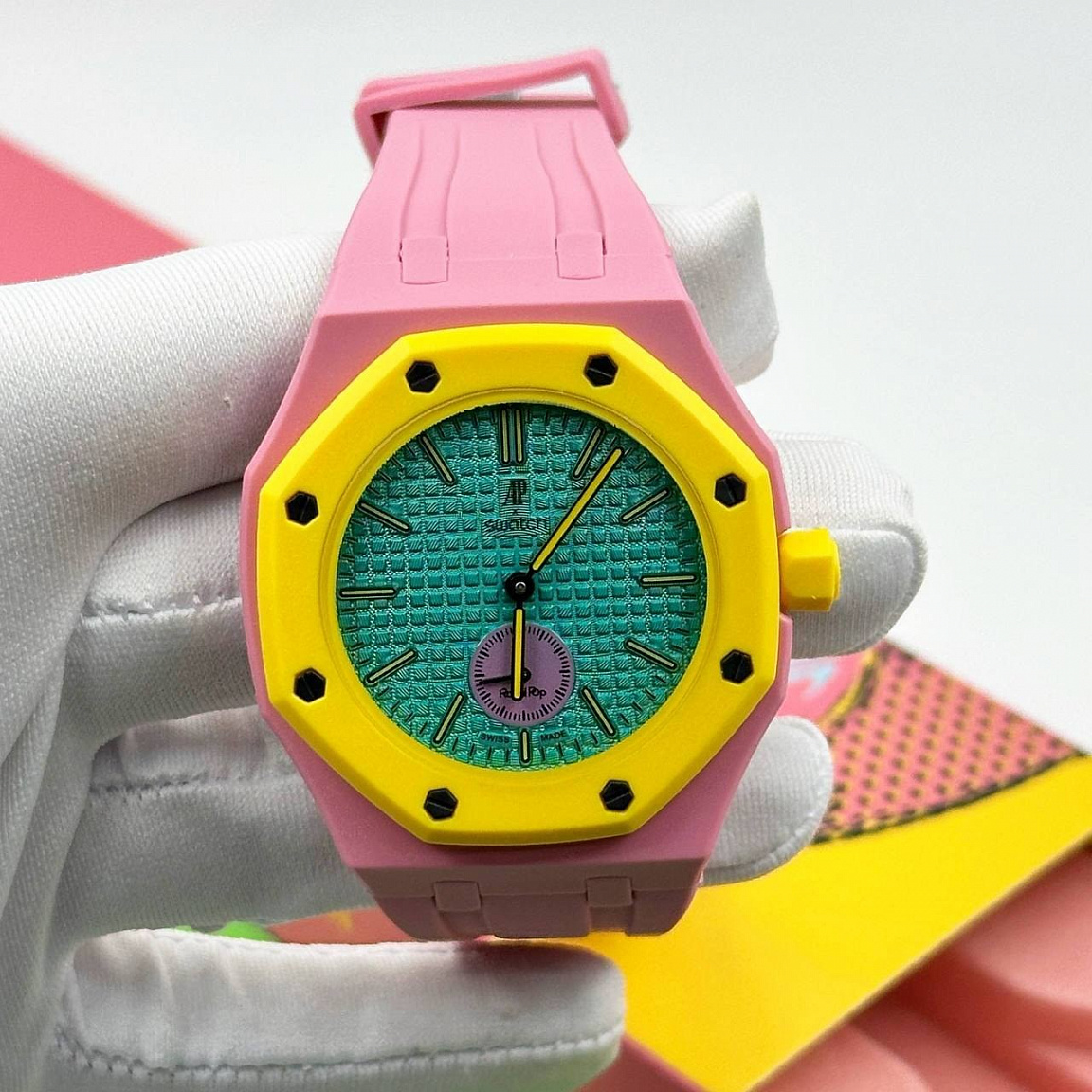 Audemars Piguet × Swatch Royal Pop: розовый корпус из биокерамики, жёлтый восьмигранный безель и бирюзовый циферблат