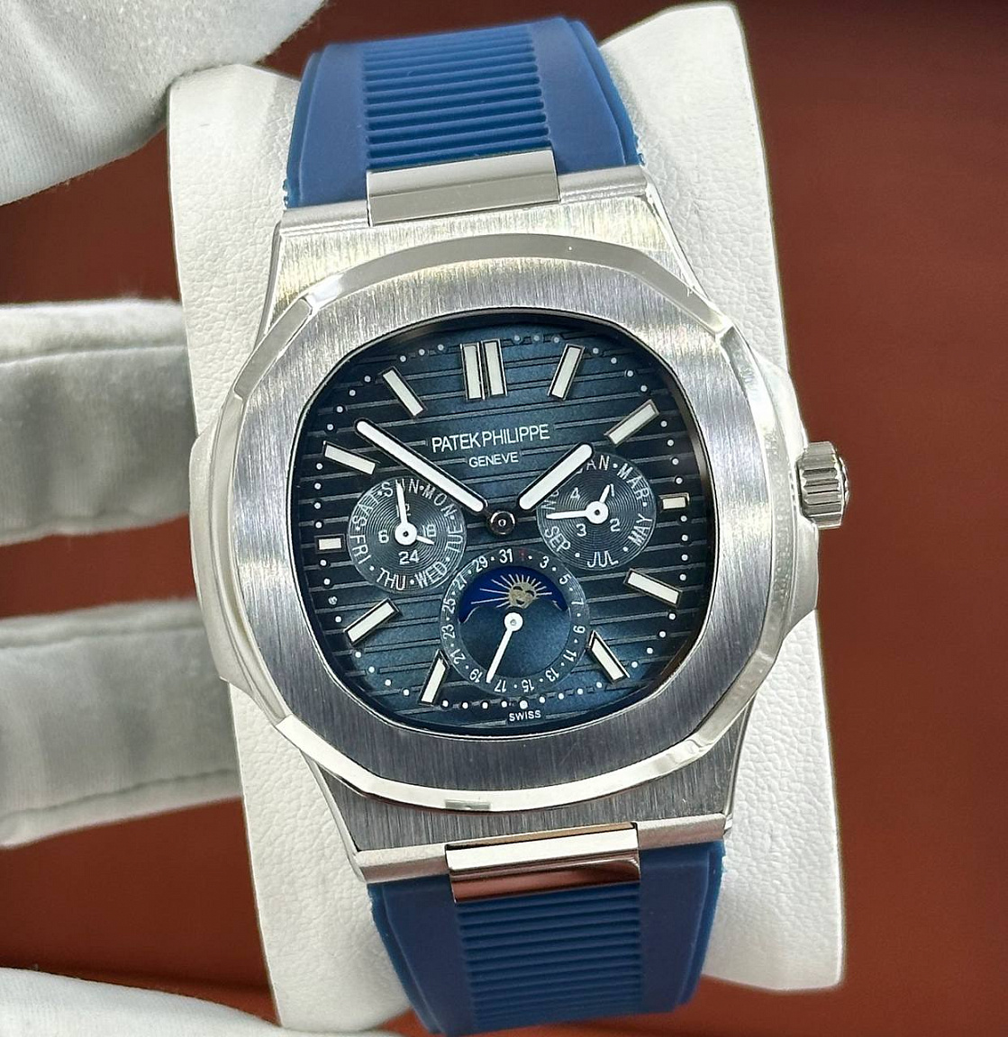 Популярные часы Patek Philippe - Nautilus Annual Calendar