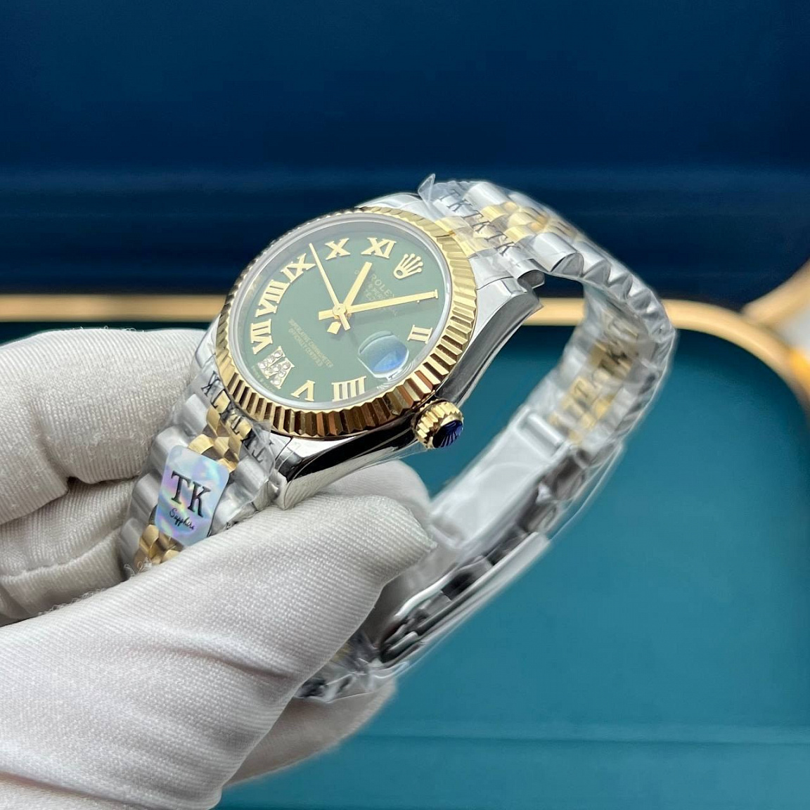 Rolex Datejust 31 мм с зелёным циферблатом, кристаллами на отметке VI и двухцветным браслетом из стали 316L