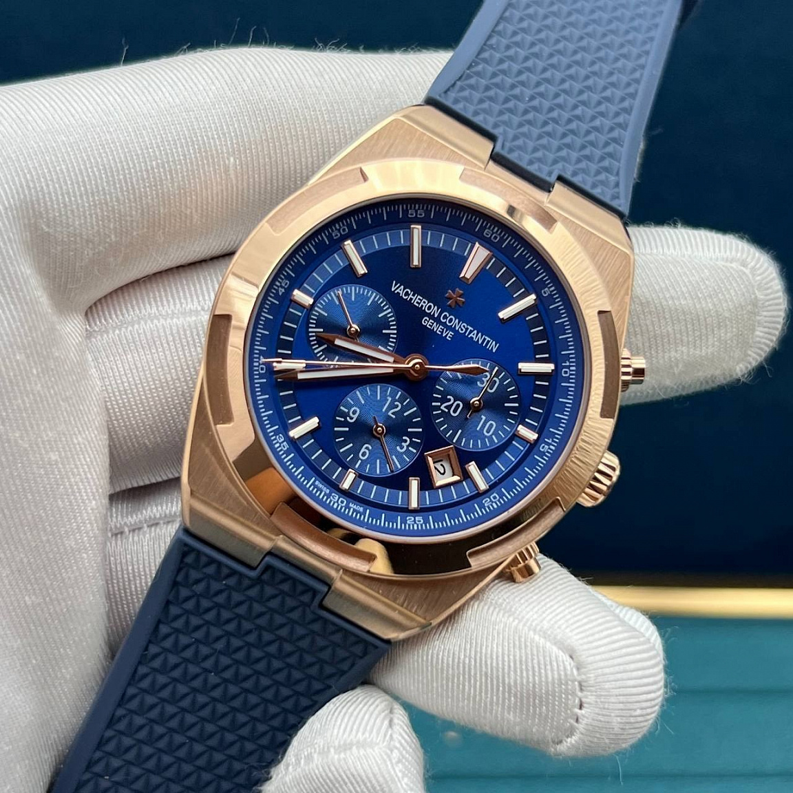 Vacheron Constantin Overseas Chronograph 41 мм, синий циферблат, корпус из стали 316L, механика с автоподзаводом