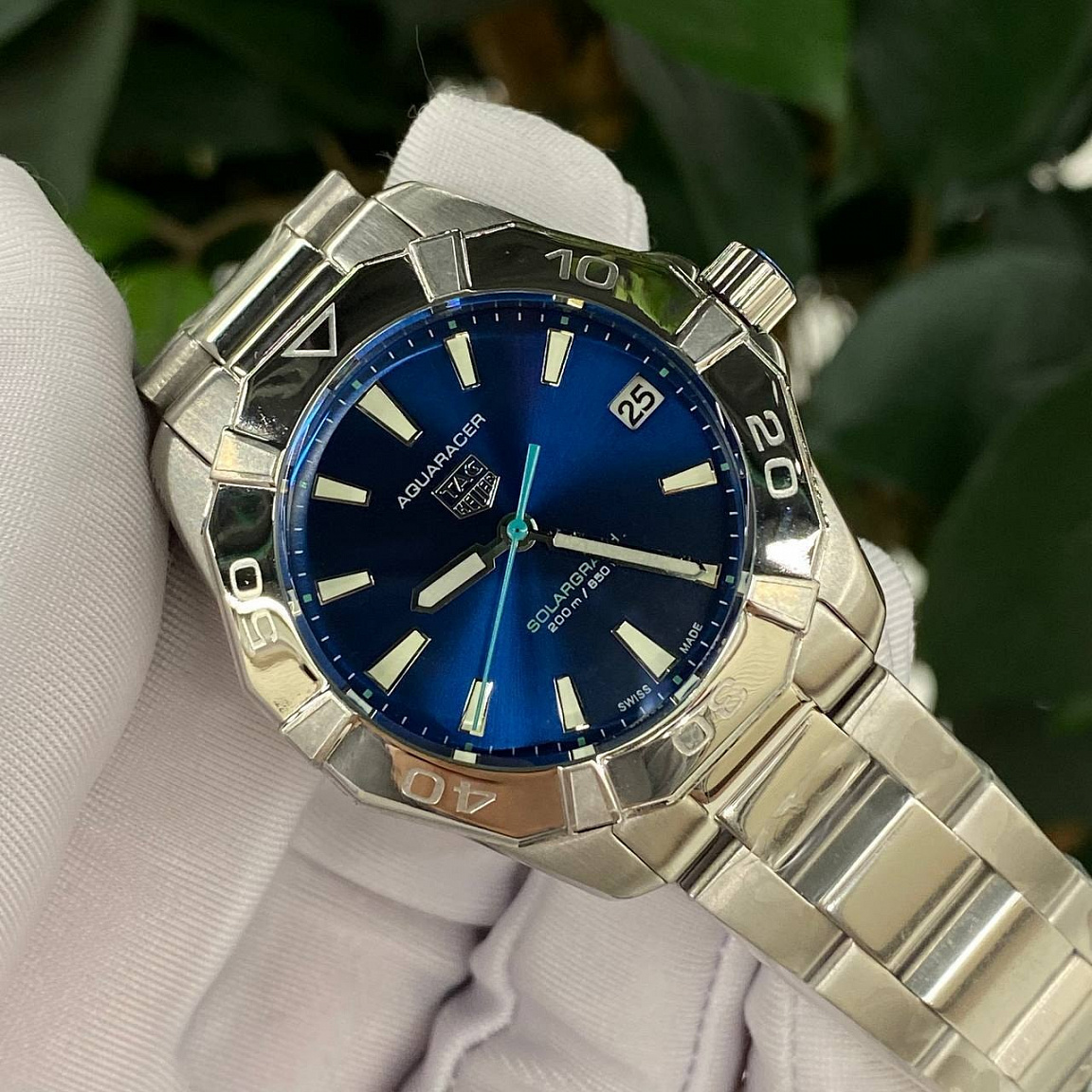 TAG Heuer Aquaracer на стальном браслете: синий циферблат и серебристый корпус 37 мм