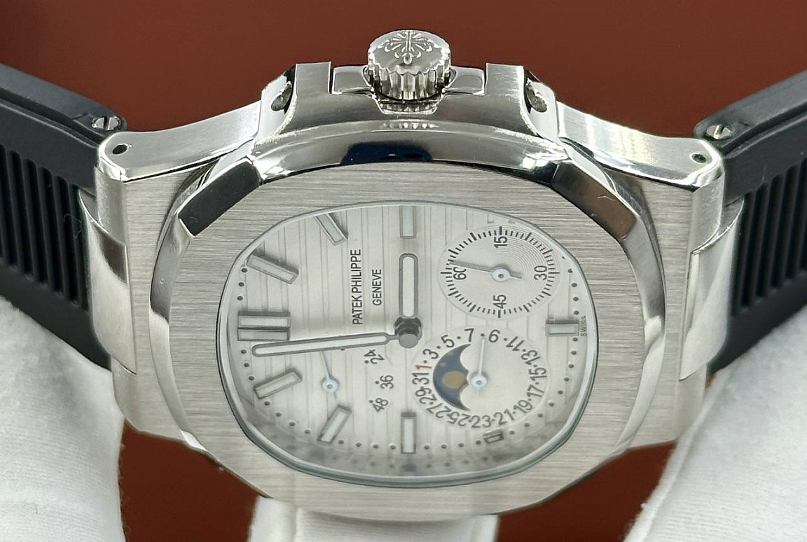 Популярные часы Patek Philippe - Nautilus Annual Calendar