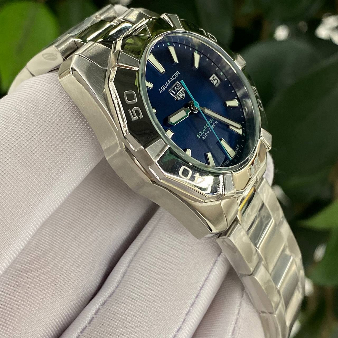 TAG Heuer Aquaracer на стальном браслете: синий циферблат и серебристый корпус 37 мм