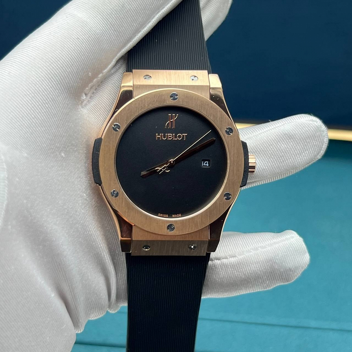 Hublot Classic Fusion 45 мм: корпус и застёжка из высококачественной стали со стойким PVD покрытием золотистого оттенка
