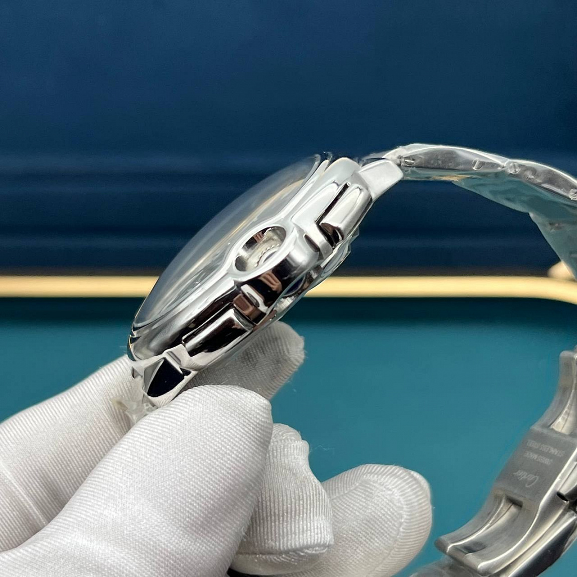 Чёрный циферблат Cartier Ballon Blue 46 мм с волнообразным узором, двумя дополнительными циферблатами и датой