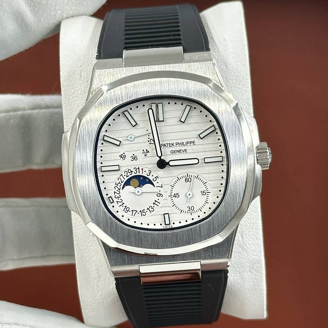 Популярные часы Patek Philippe - Nautilus Annual Calendar