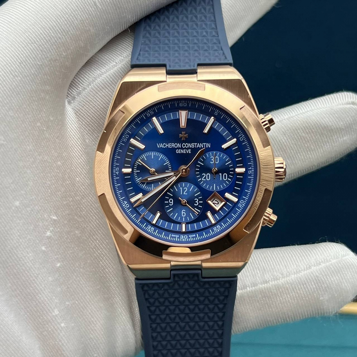 Vacheron Constantin Overseas Chronograph 41 мм, синий циферблат, корпус из стали 316L, механика с автоподзаводом