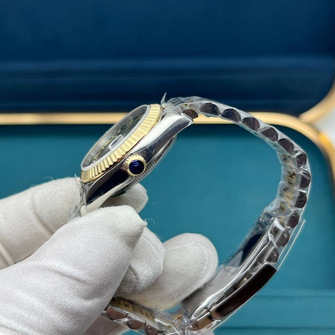 Rolex Datejust 31 мм с зелёным циферблатом, кристаллами на отметке VI и двухцветным браслетом из стали 316L