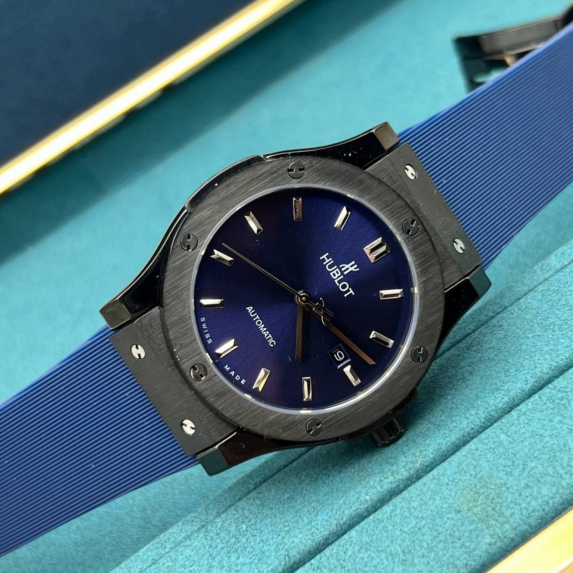 Hublot Classic Fusion: корпус и застёжка из высококачественной стали со стойким PVD покрытием, ремешок каучуковый