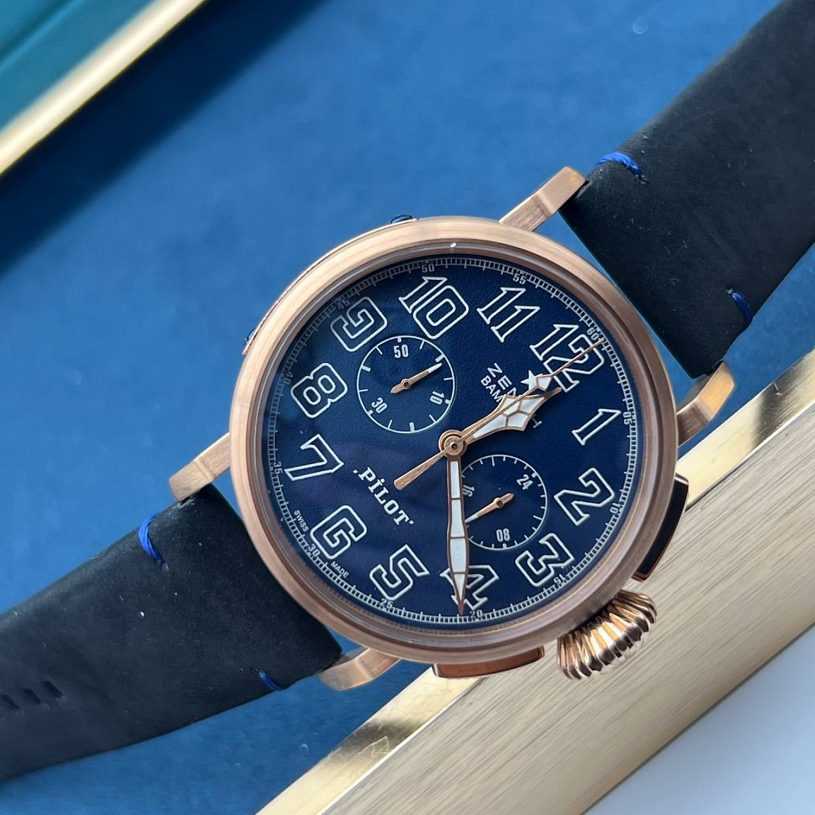 Zenith Pilot Type 20 45 мм: стальной корпус 316L, синий циферблат и кварцевый хронограф