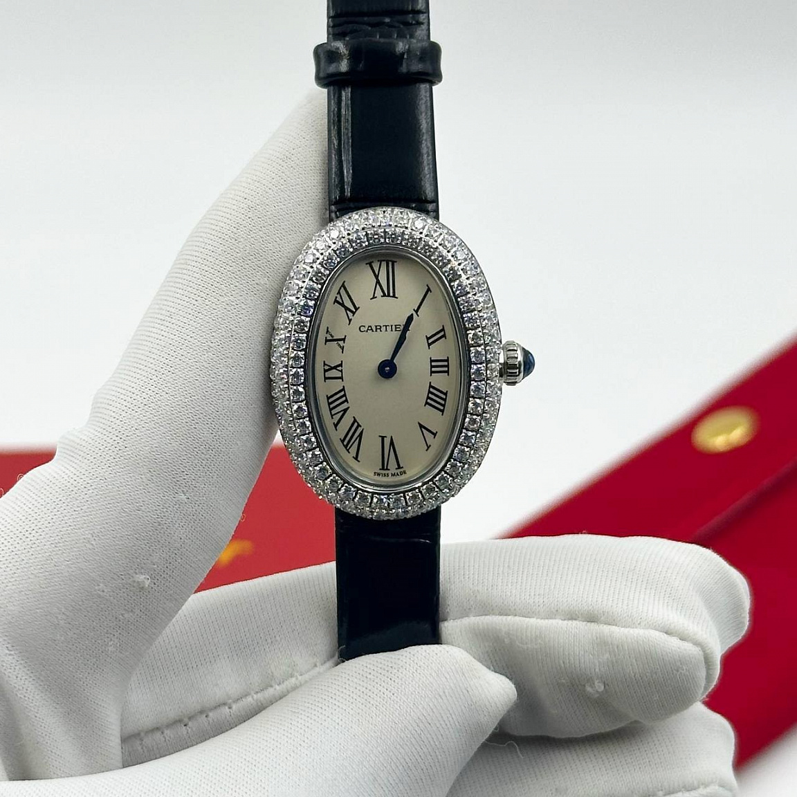 Cartier Baignoire 22 мм с бежевым циферблатом, камнями Сваровски и корпусом из часовой полированной стали