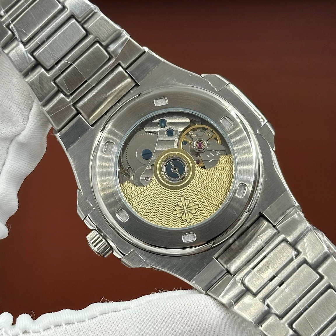 Популярные часы Patek Philippe - Nautilus Annual Calendar