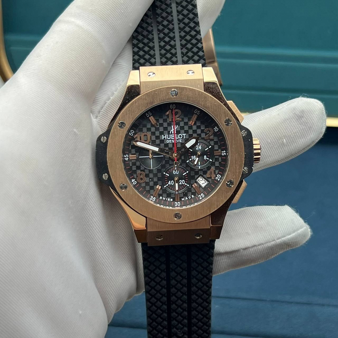 Hublot Big Bang 44 мм с кварцевым хронографом Miyota OS20, чёрным циферблатом и каучуковым ремешком