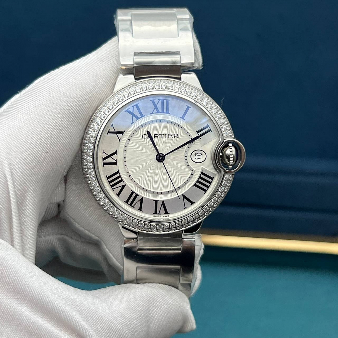 Cartier Ballon Bleu de Cartier 42 мм: сапфировое стекло, серебристый циферблат, браслет Сталь 316L