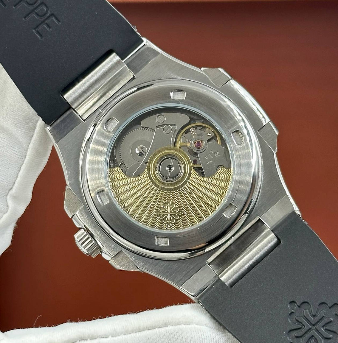 Популярные часы Patek Philippe - Nautilus Annual Calendar