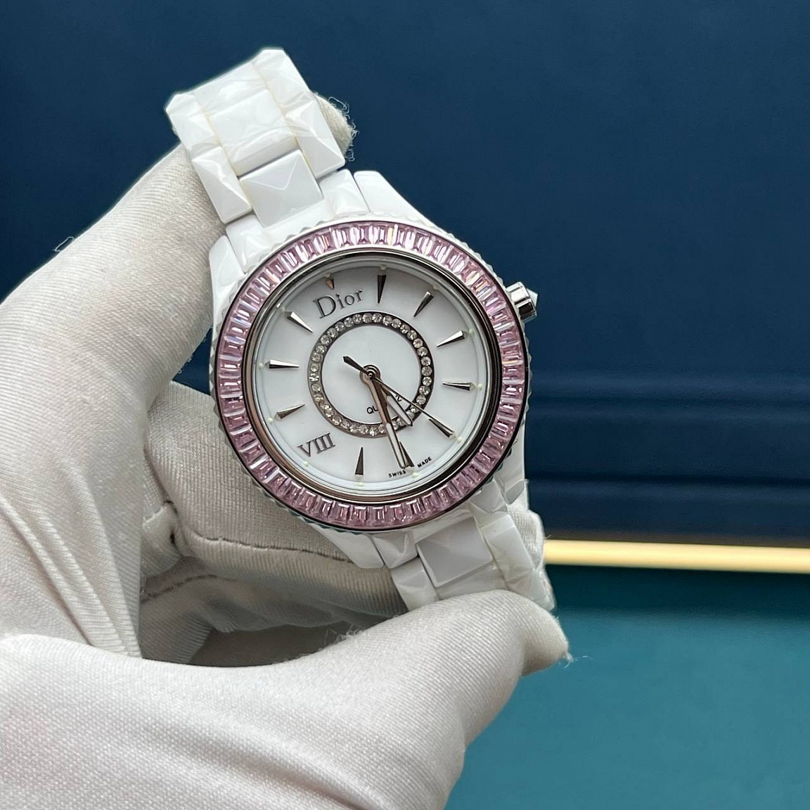 Dior VIII 39 мм: белый циферблат, сапфировое стекло и кварцевый механизм Miyota 2035