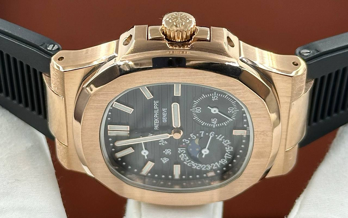 Популярные часы Patek Philippe - Nautilus Annual Calendar