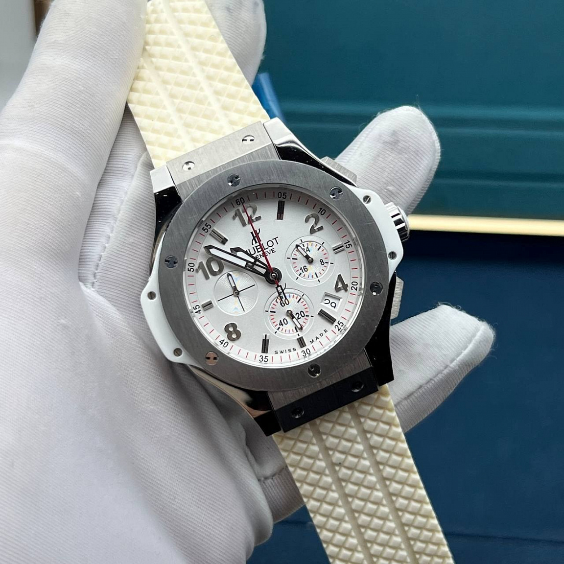 Hublot Big Bang Chronograph 44 мм с белым циферблатом, сапфировым стеклом и кварцевым механизмом Miyota OS20