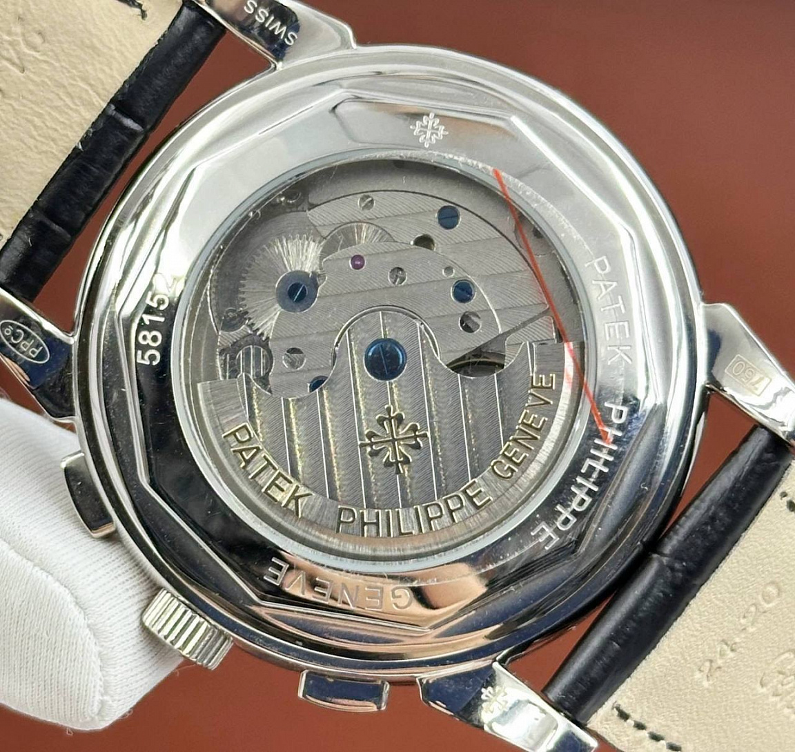 Patek Philippe Grand Complications 45 мм: золотистый солнечный мотив на чёрном циферблате и фактурный ремешок