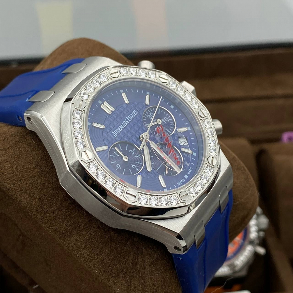 Audemars Piguet Royal Oak Offshore Chronograph 37 мм — стальной корпус 316L и синий циферблат