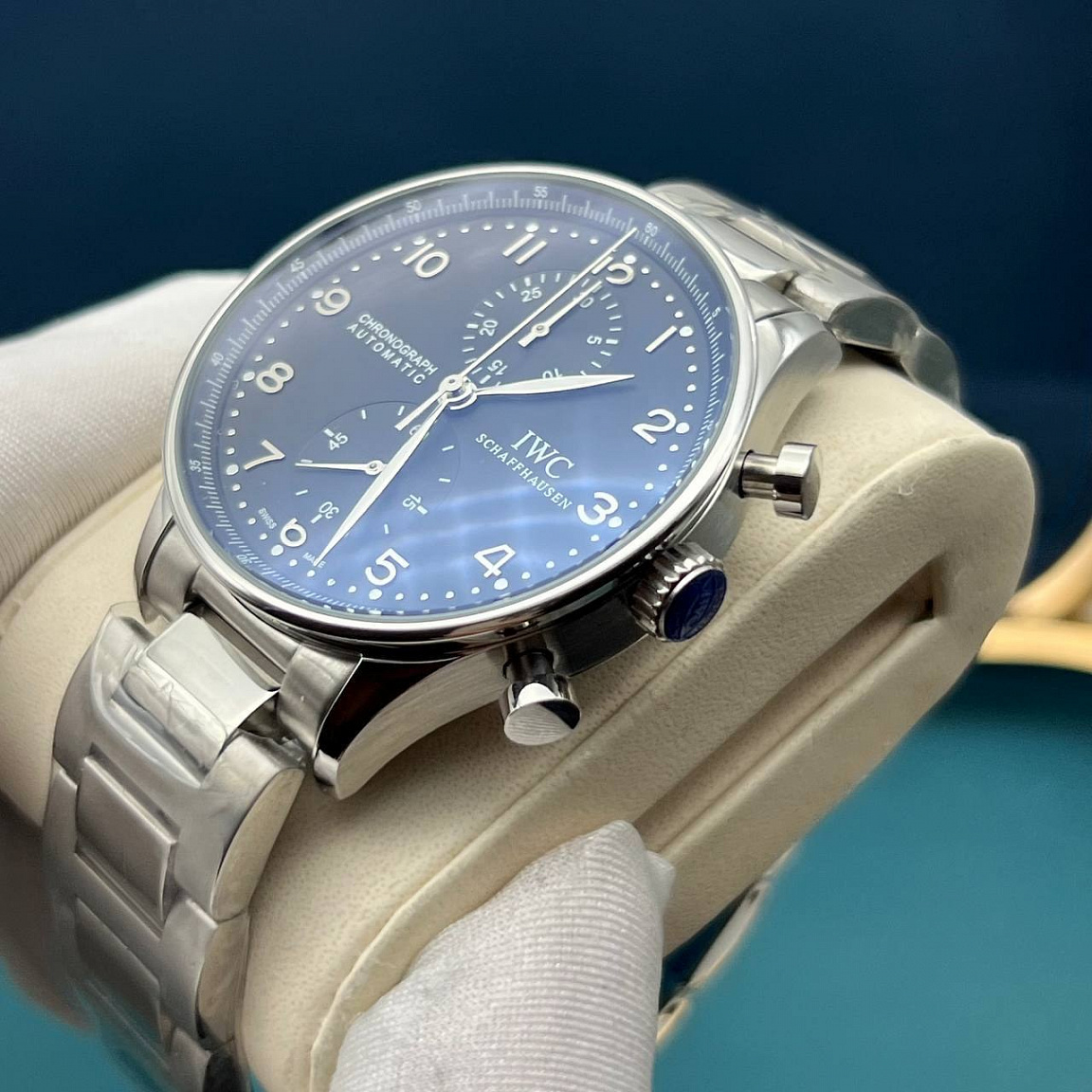 IWC Portuguese 40 мм: чёрный циферблат, корпус и браслет из полированной и сатинированной нержавеющей стали 316L