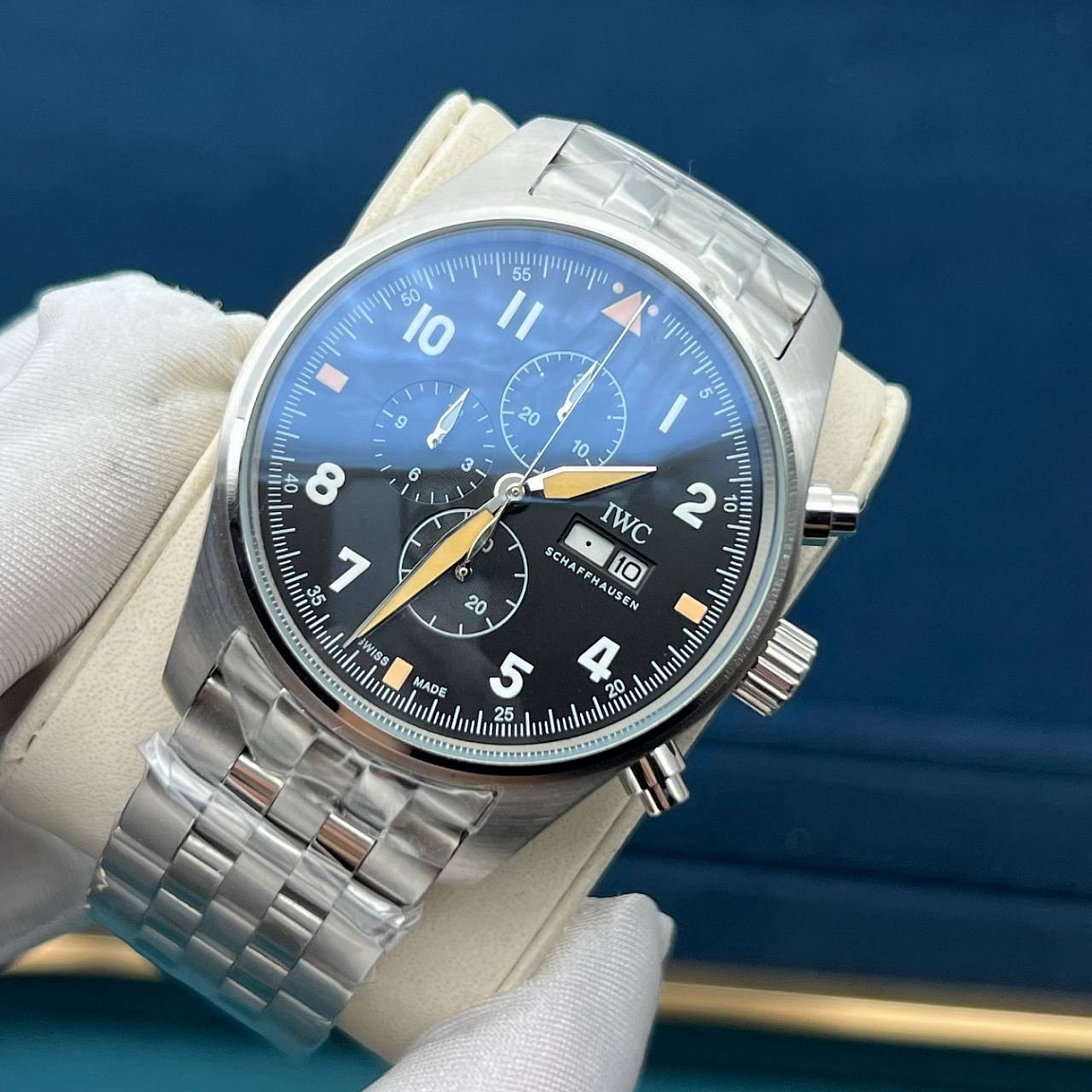 IWC The Pilot's TOP 44 мм: чёрный циферблат, корпус и браслет из полированной и сатинированной нержавеющей стали 316L