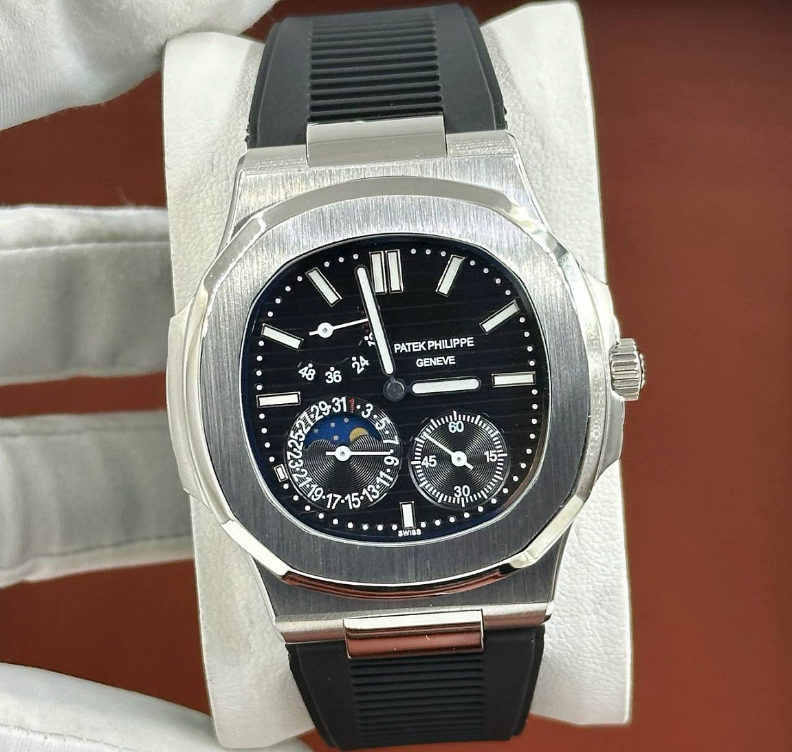 Популярные часы Patek Philippe - Nautilus Annual Calendar