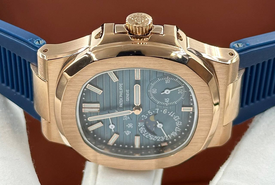 Популярные часы Patek Philippe - Nautilus Annual Calendar