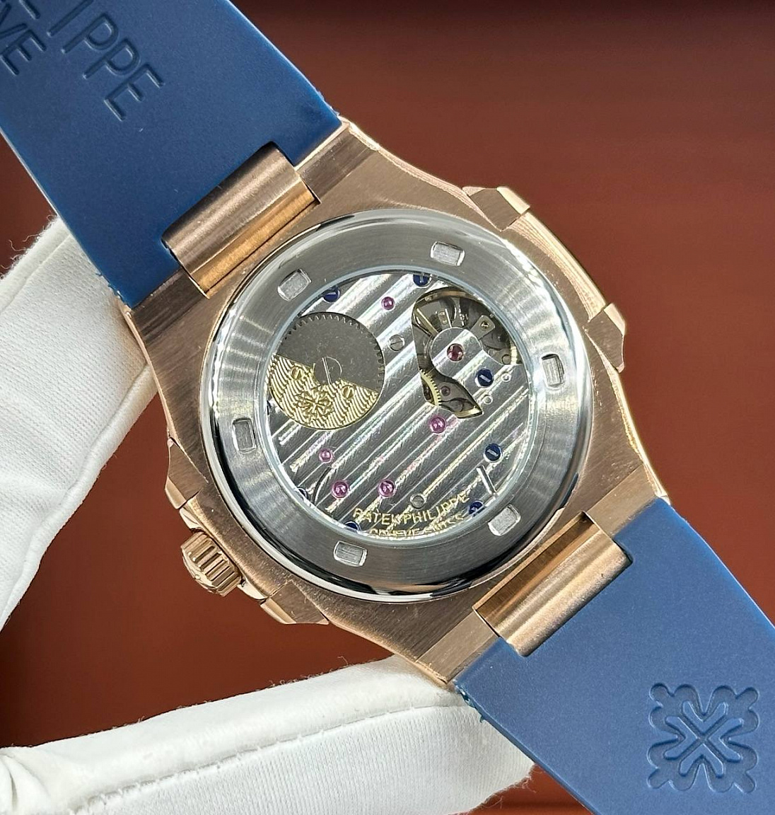 Популярные часы Patek Philippe - Nautilus Annual Calendar