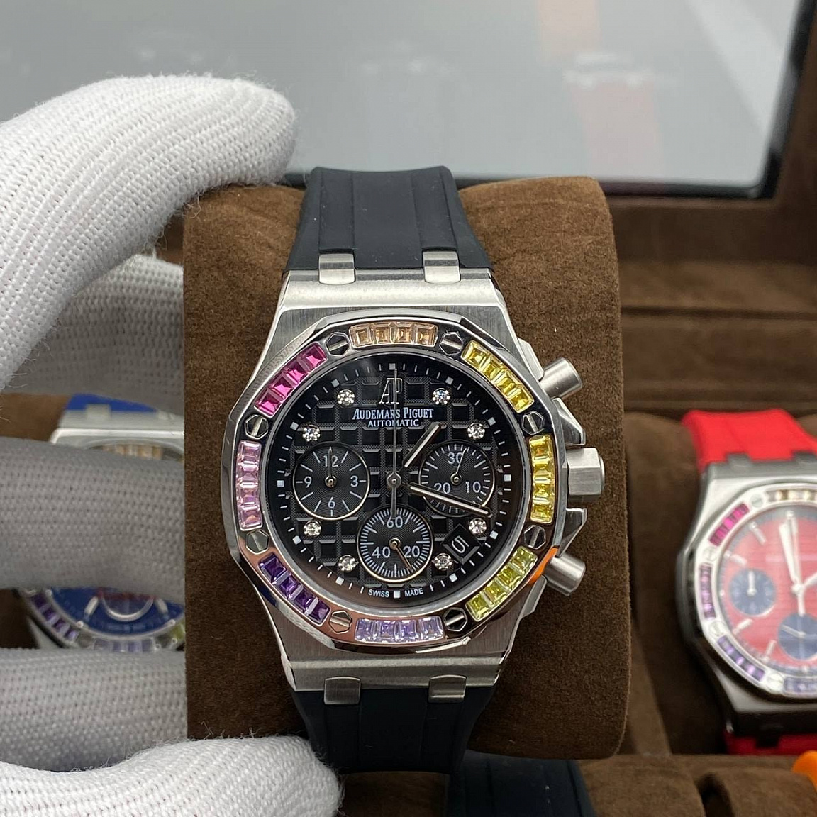 Audemars Piguet Royal Oak Offshore: чёрный циферблат Mega Tapisserie с тремя счётчиками и радужный восьмигранный безель
