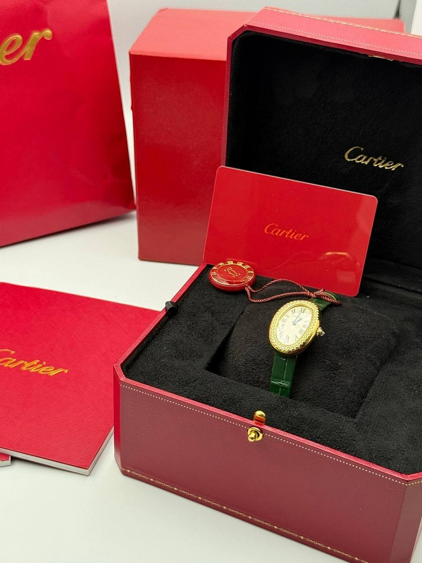 Женские часы Cartier Baignoire 23 мм с римскими цифрами на перламутровом циферблате и муассанитами на безеле