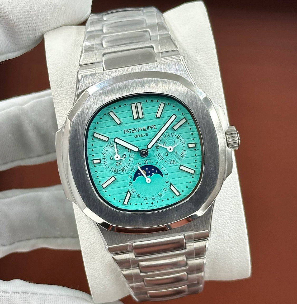 Популярные часы Patek Philippe - Nautilus Annual Calendar