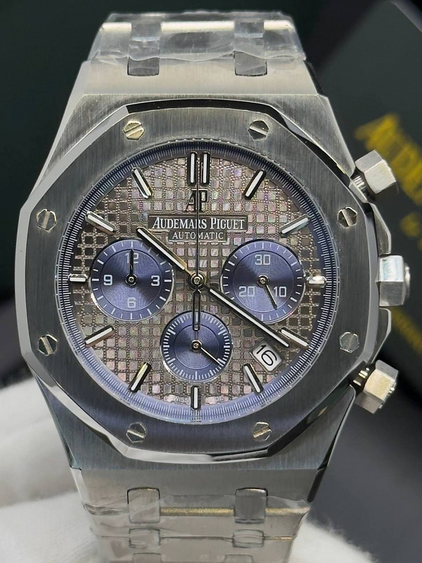 Audemars Piguet Royal Oak Chronograph 41 мм: Кварцевый механизм, Стекло сапфировое