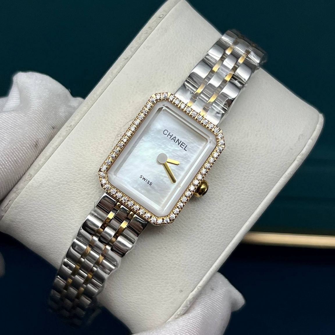 Chanel Premiere 20 mm: перламутровый циферблат, сапфировое стекло и браслет — Сталь 316L