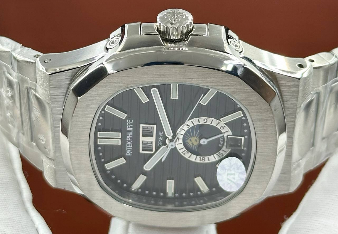 Популярные часы Patek Philippe - Nautilus Annual Calendar