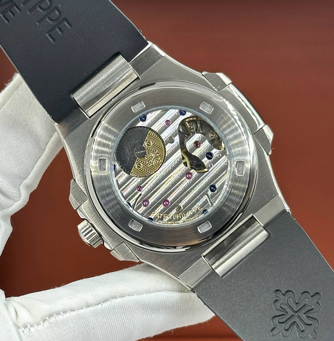 Популярные часы Patek Philippe - Nautilus Annual Calendar