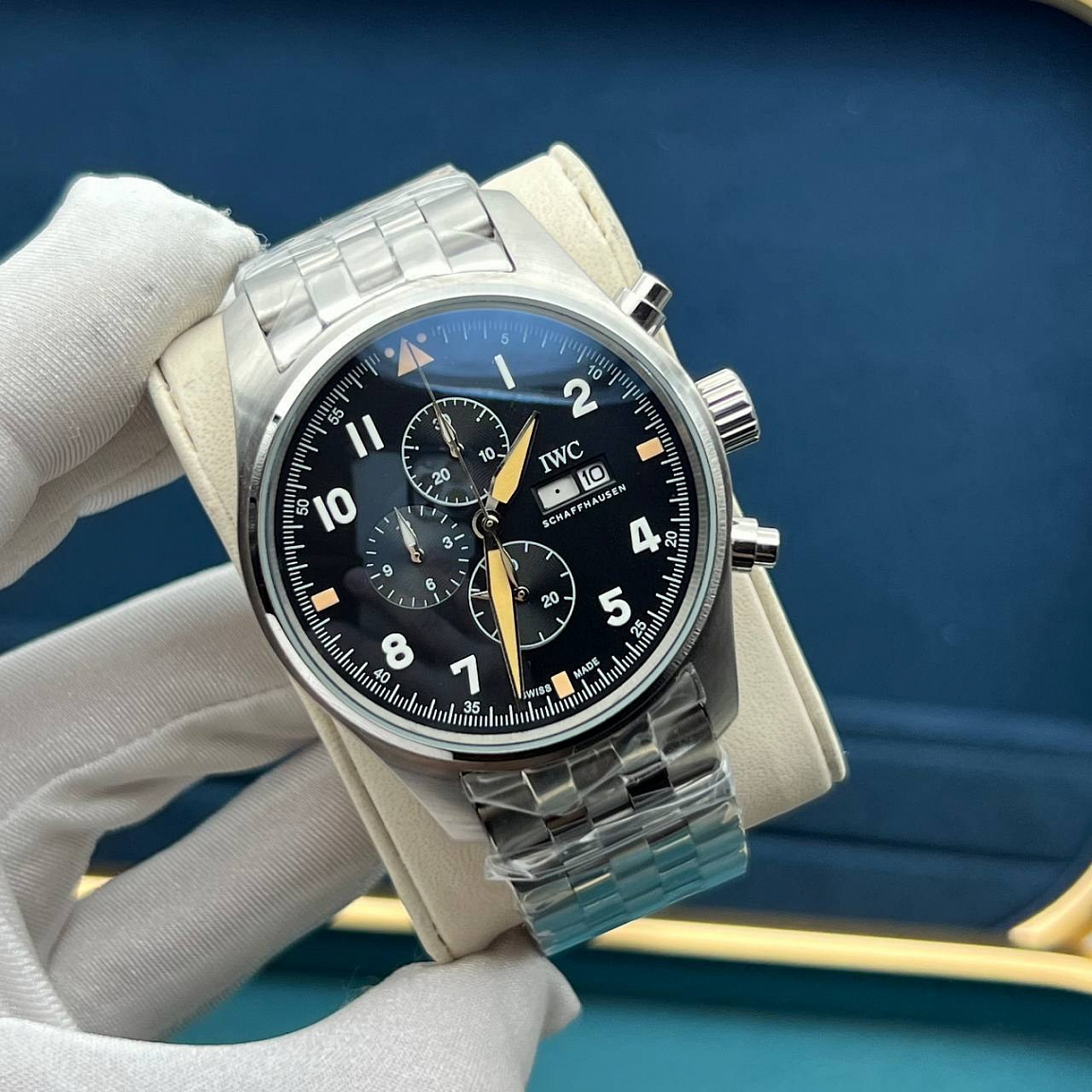 IWC The Pilot's TOP 44 мм: чёрный циферблат, корпус и браслет из полированной и сатинированной нержавеющей стали 316L