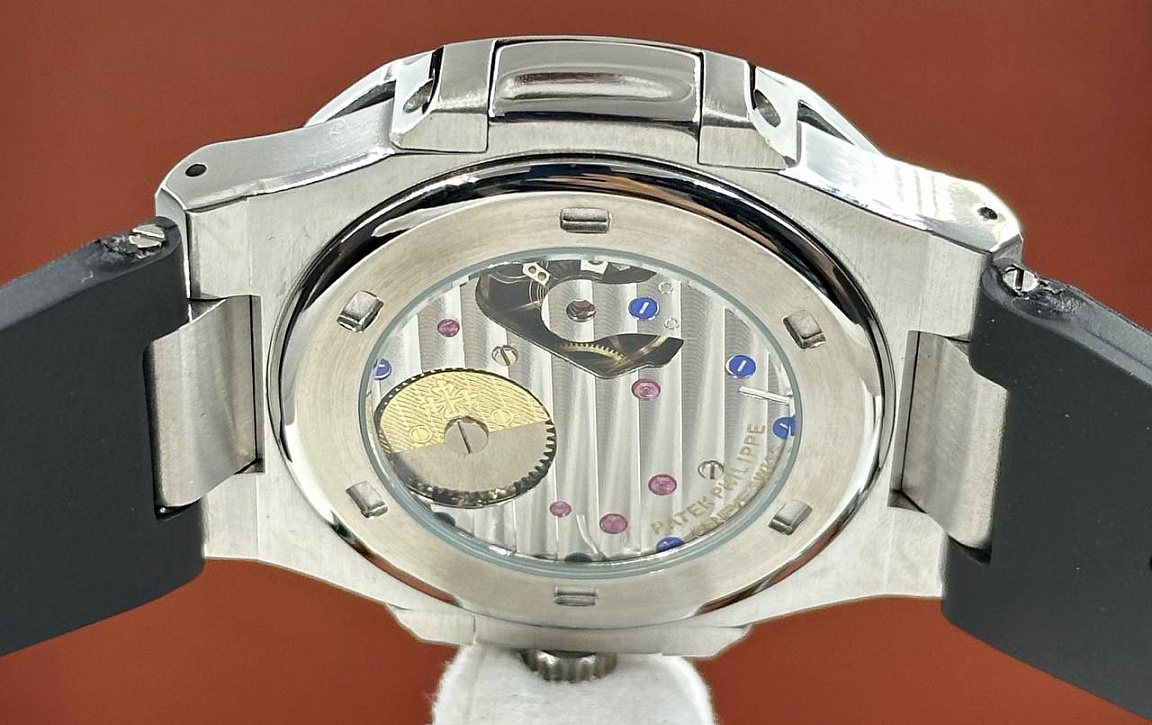 Популярные часы Patek Philippe - Nautilus Annual Calendar
