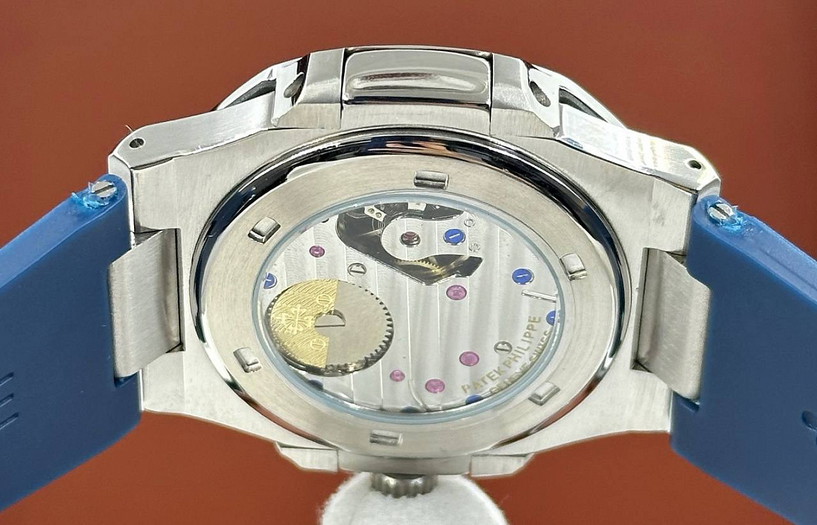 Популярные часы Patek Philippe - Nautilus Annual Calendar