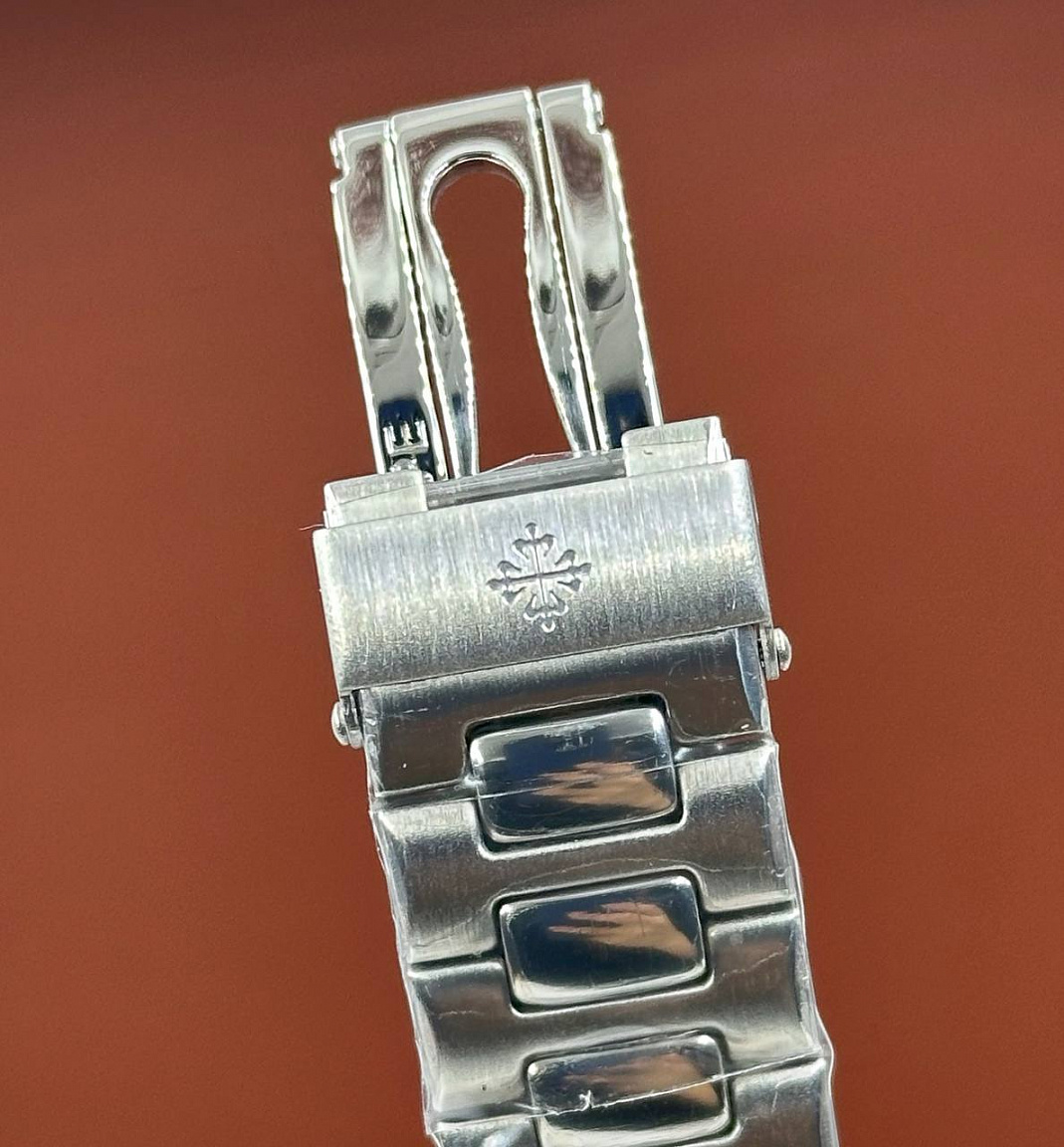 Популярные часы Patek Philippe - Nautilus Annual Calendar