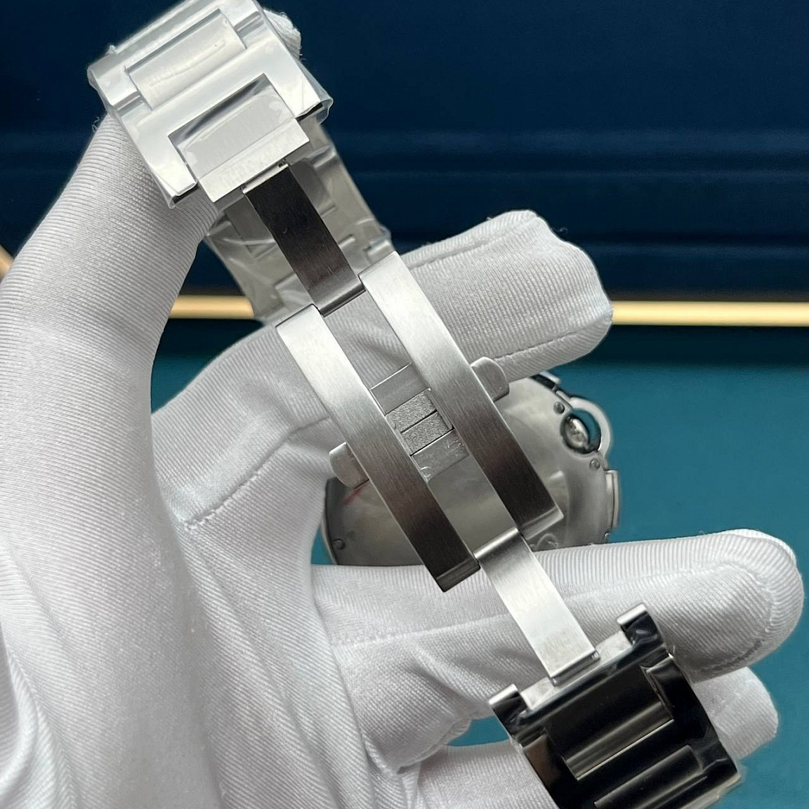 Часы Cartier Rotonde de Cartier 43 мм с чёрным циферблатом, римскими цифрами и браслетом из крупных звеньев