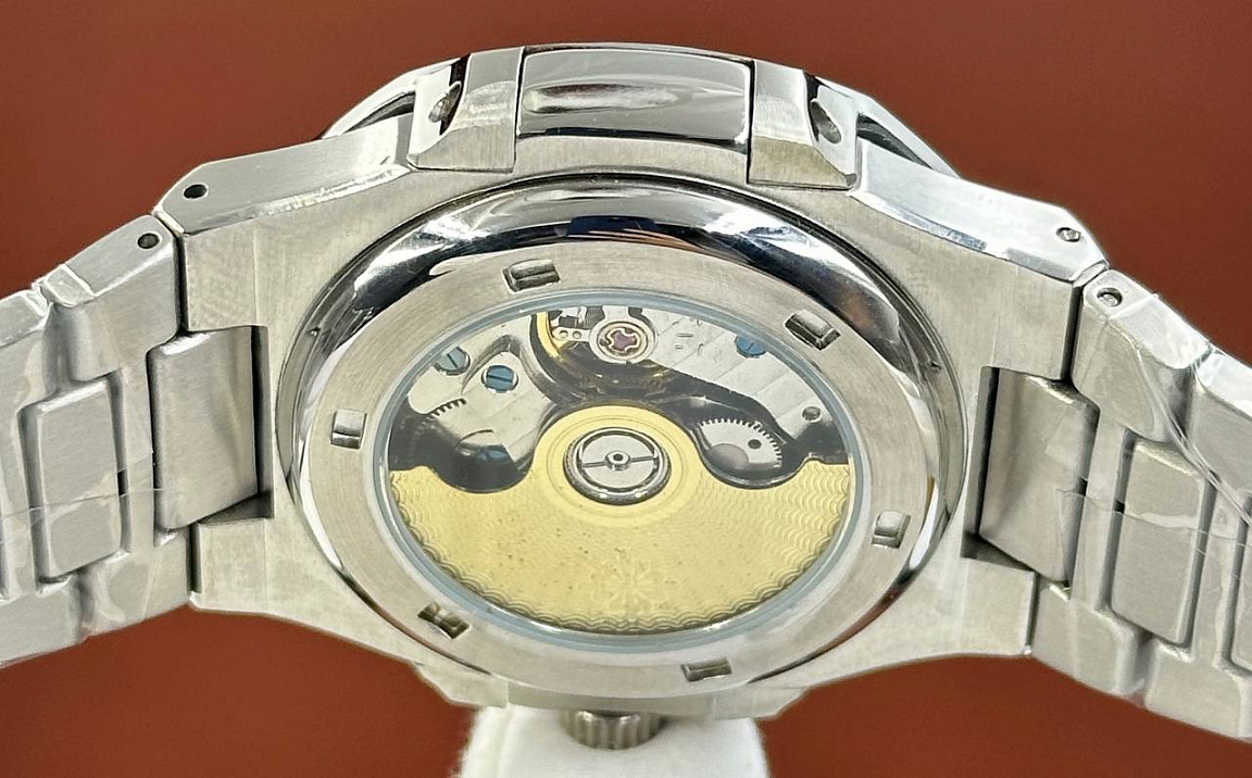 Популярные часы Patek Philippe - Nautilus Annual Calendar