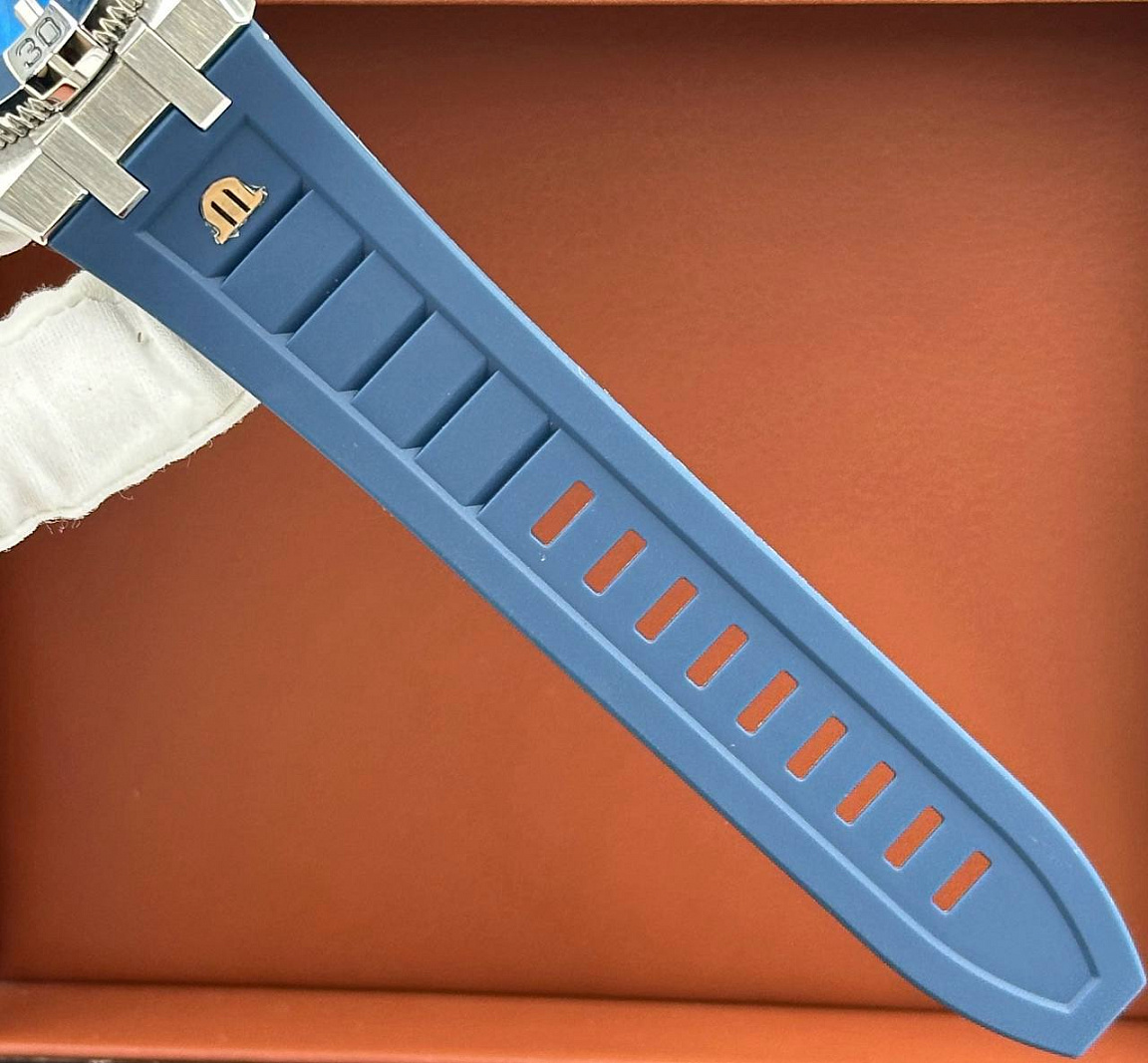 Популярные Часы Maurice Lacroix Aikon Venturer Blue 