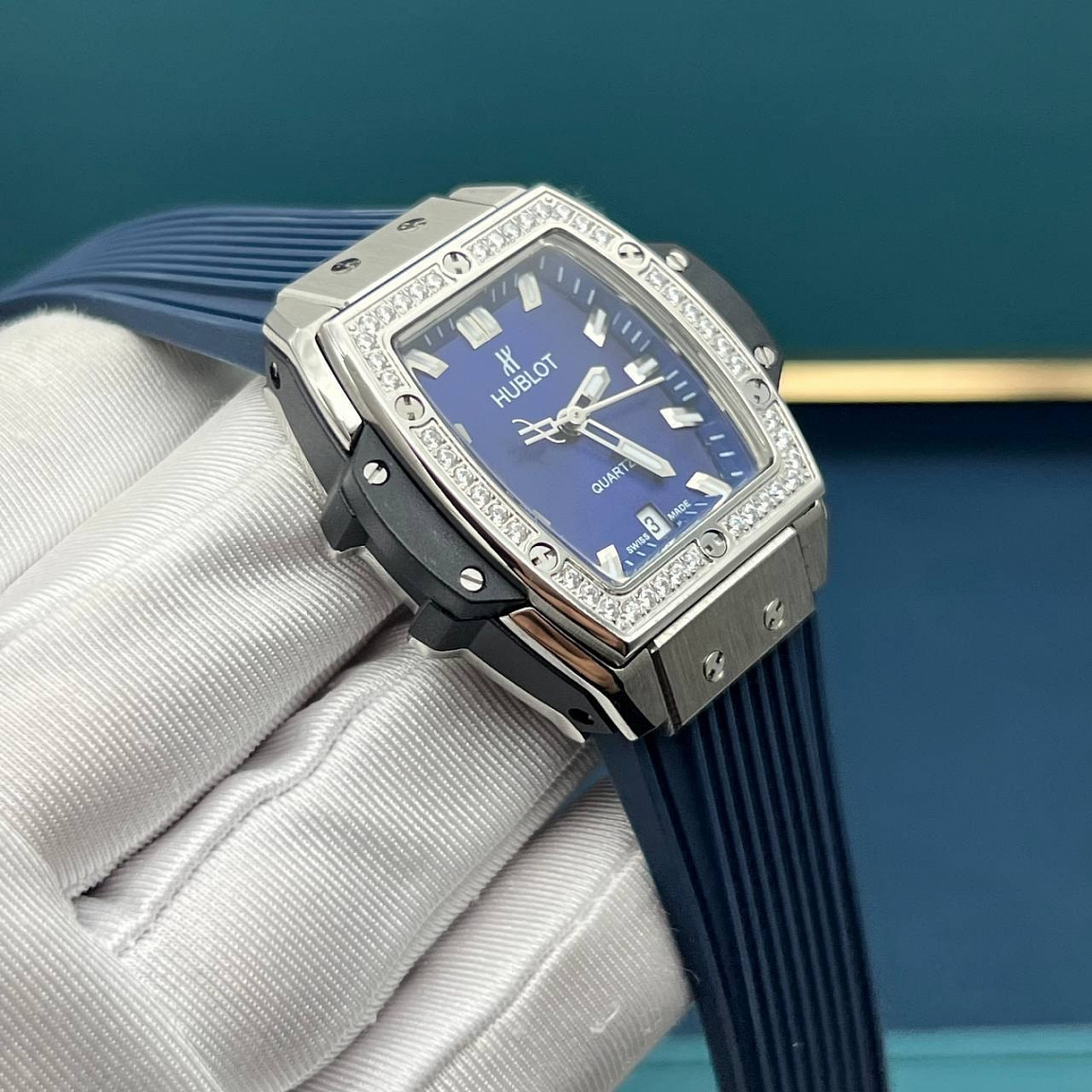 Hublot Spirit of Big Bang 35×45 мм: синий циферблат, стальной корпус 316L, механизм Miyota 2115