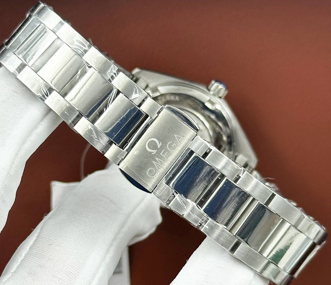 Женские часы Omega Seamaster Aqua Terra