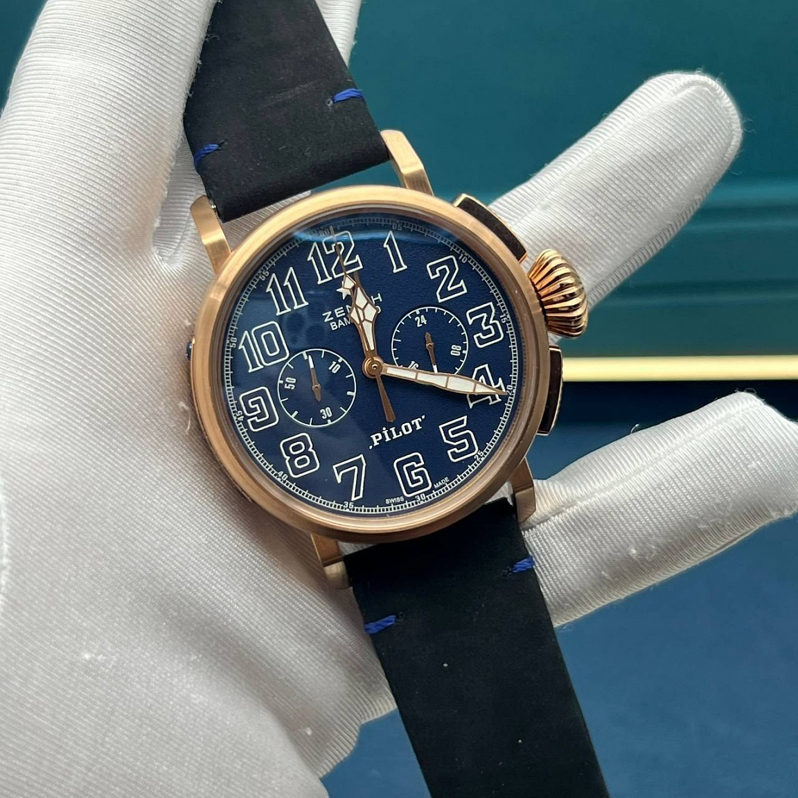 Zenith Pilot Type 20 45 мм: стальной корпус 316L, синий циферблат и кварцевый хронограф